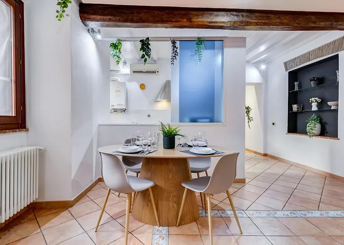 Apartment Terracotta & Wooden Beams Style In Historic Center Of *
